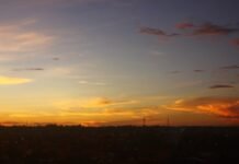 Melepas Senja, Menyambut Cahaya
